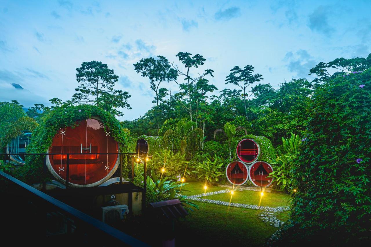Arenal Backpackers Resort La Fortuna المظهر الخارجي الصورة The resort's restaurant