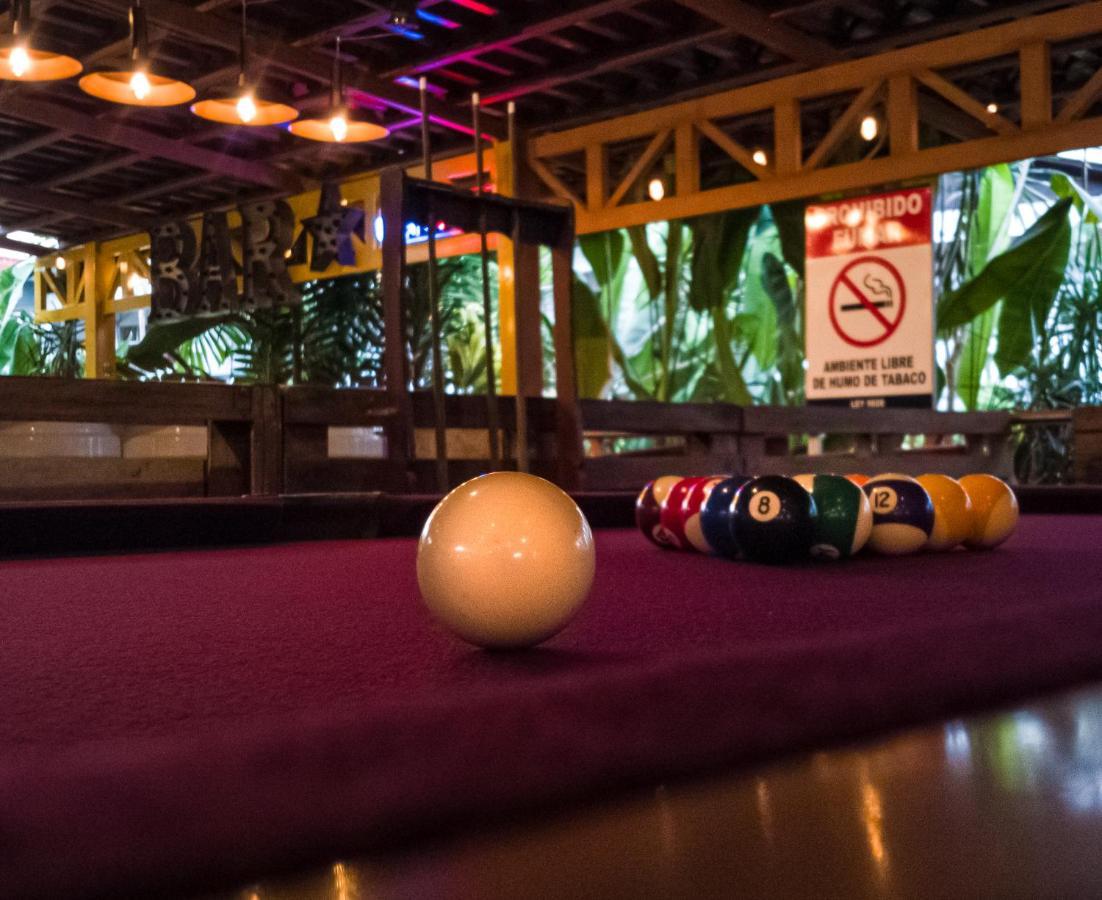 Arenal Backpackers Resort La Fortuna المظهر الخارجي الصورة Pool table