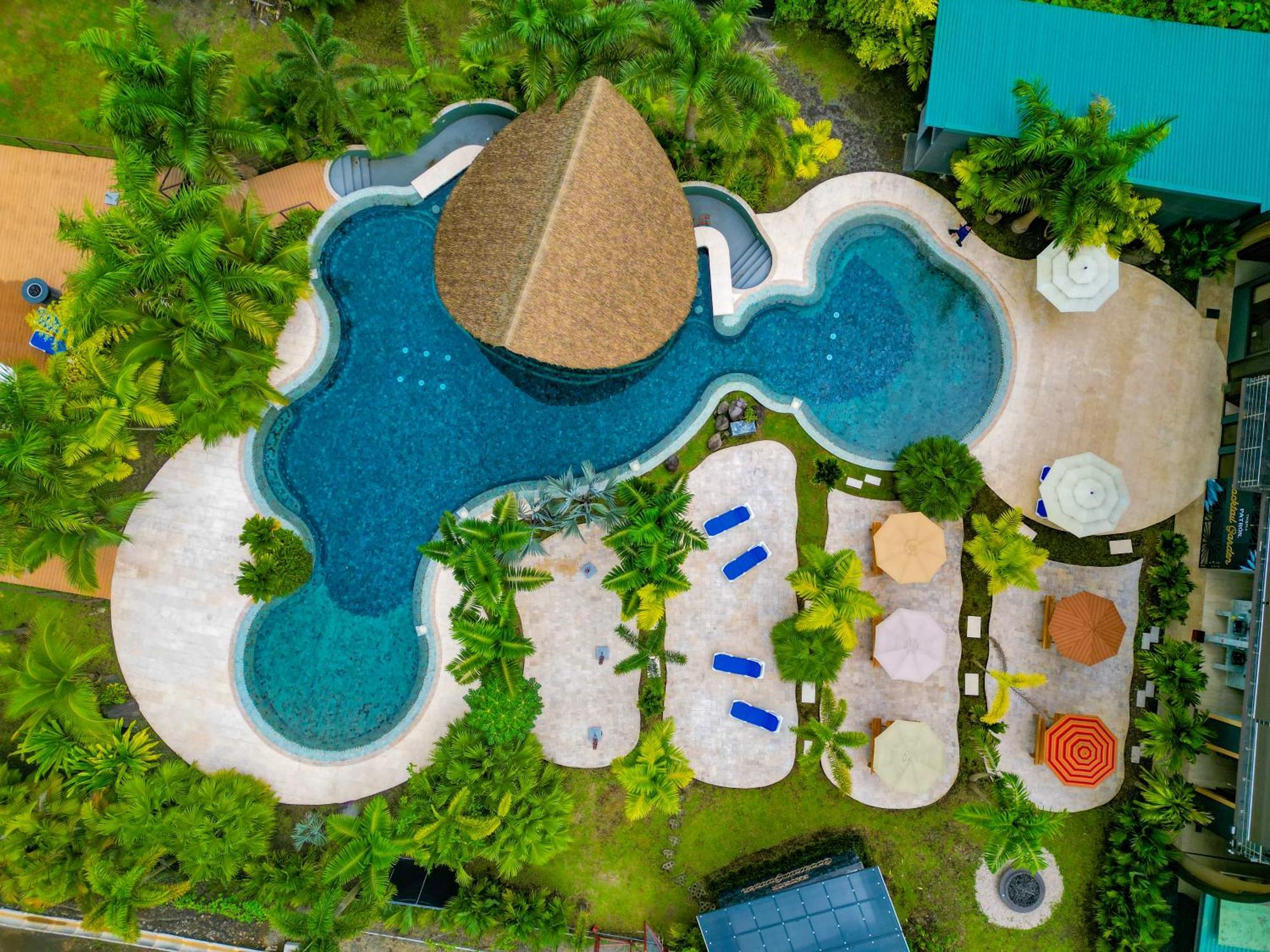 Arenal Backpackers Resort La Fortuna المظهر الخارجي الصورة Aerial view of the resort