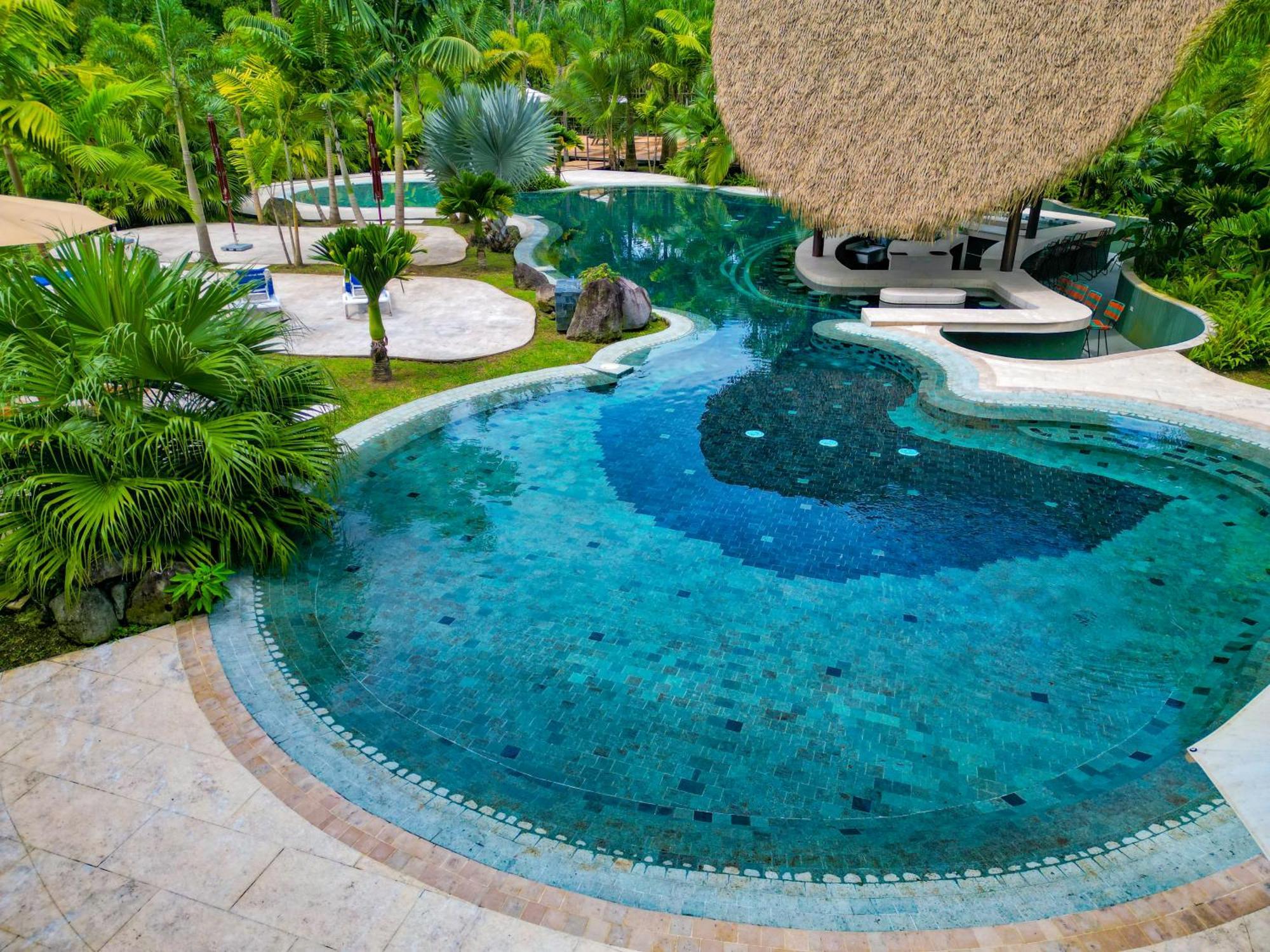 Arenal Backpackers Resort La Fortuna المظهر الخارجي الصورة The swimming pool at the resort