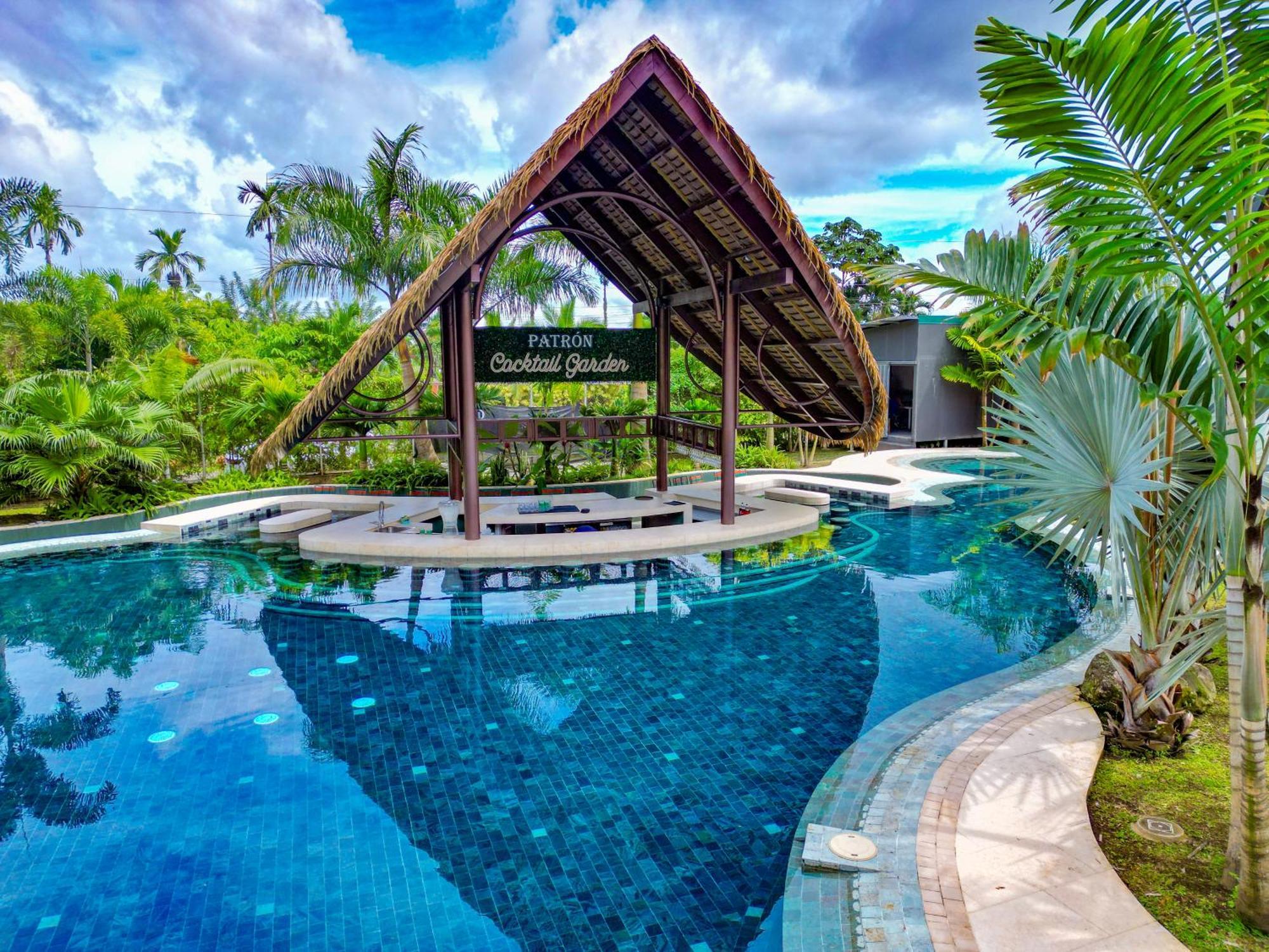 Arenal Backpackers Resort La Fortuna المظهر الخارجي الصورة Pata Black Mountain Golf Resort