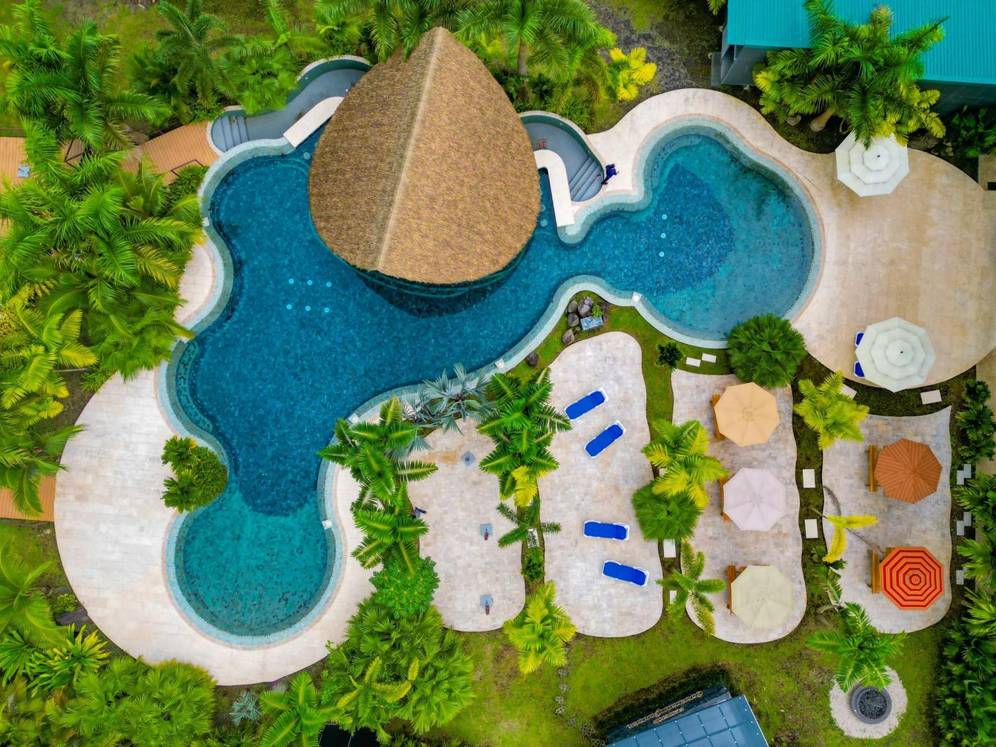 Arenal Backpackers Resort La Fortuna المظهر الخارجي الصورة Aerial view of the resort