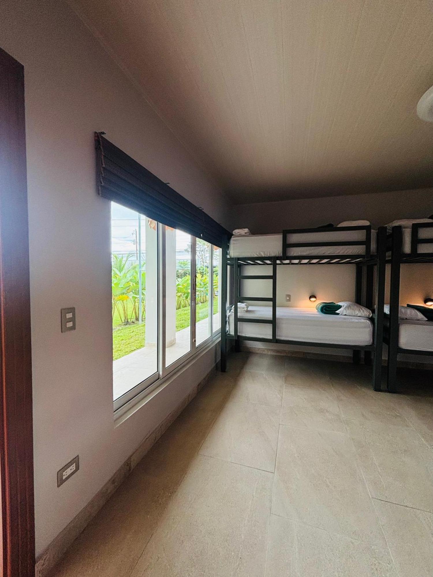 Arenal Backpackers Resort La Fortuna المظهر الخارجي الصورة Hostel in San Cristóbal de Las Casas, Mexico
