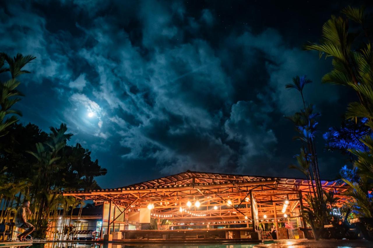 Arenal Backpackers Resort La Fortuna المظهر الخارجي الصورة The stage at the Amphitheater